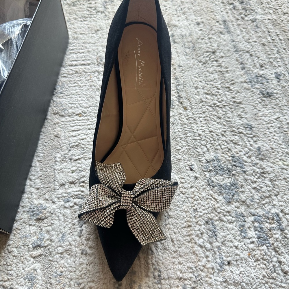 Anne Michelle Black Heels with Rhinestone Bow - Picture 3 of 6